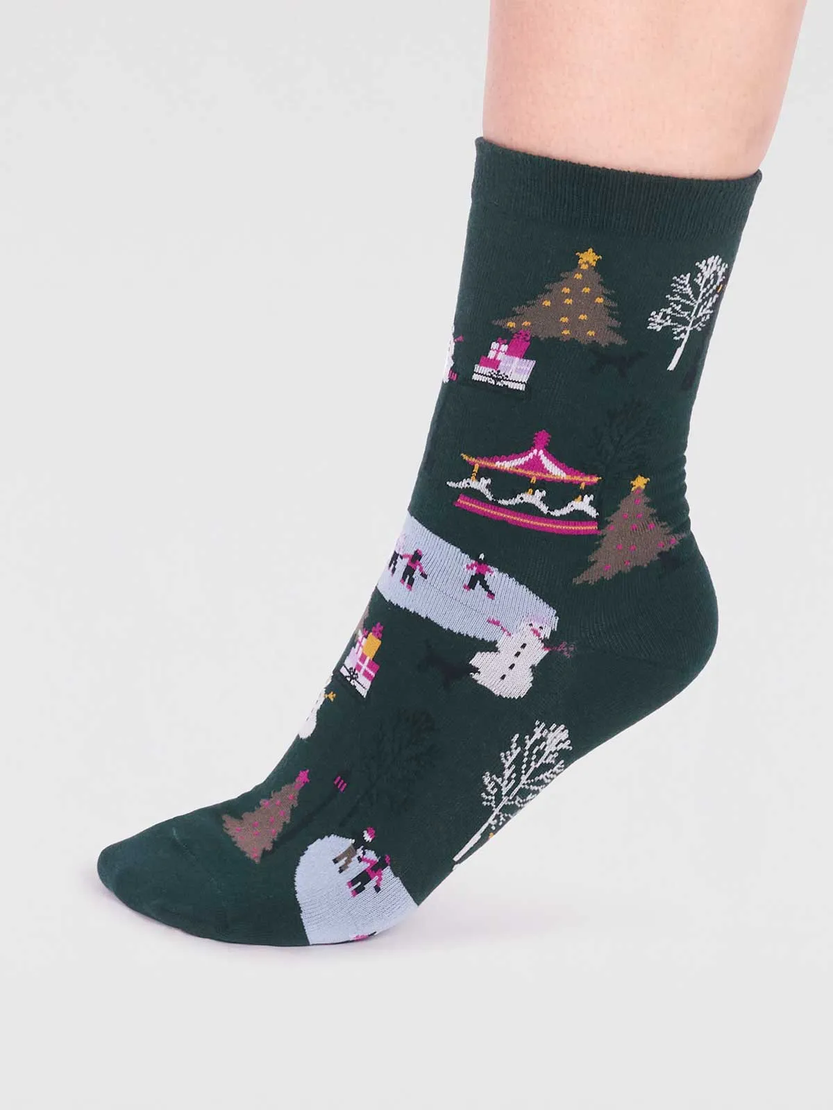 Gloria Organic Cotton Christmas Scene Sock - Forest Green