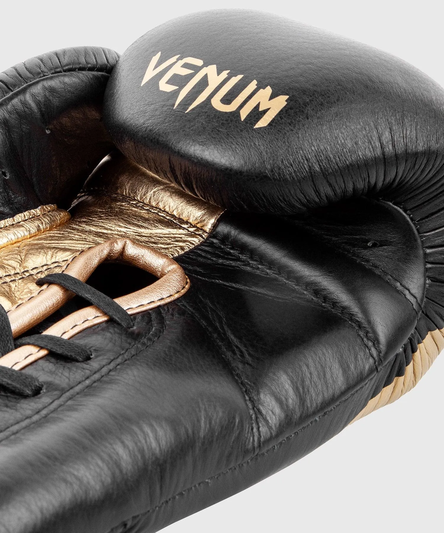 Venum Giant 2.0 Pro Boxing Gloves - With Laces - Black/Gold