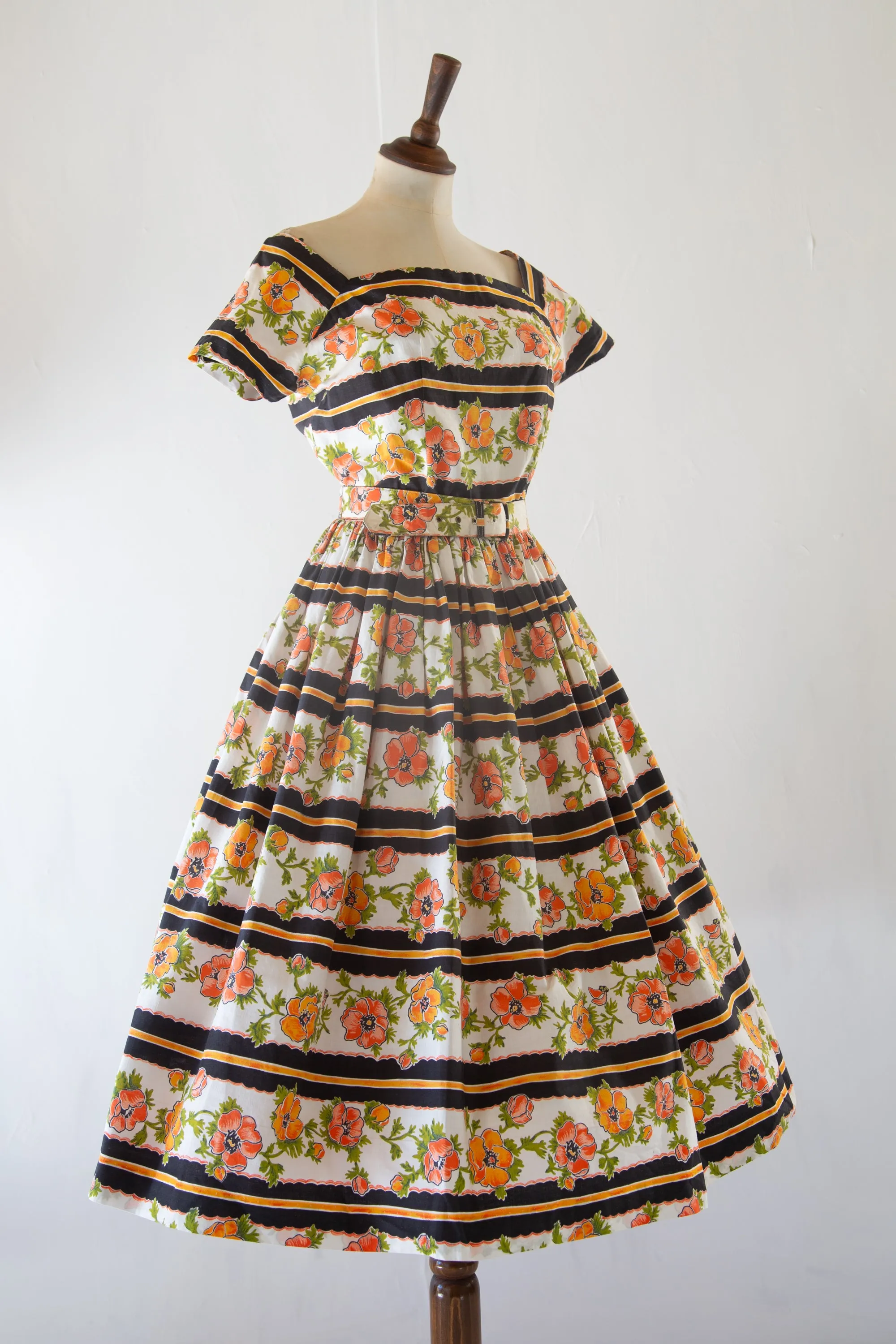 Vintage 1950s Poppy Print Cotton Picnic dress