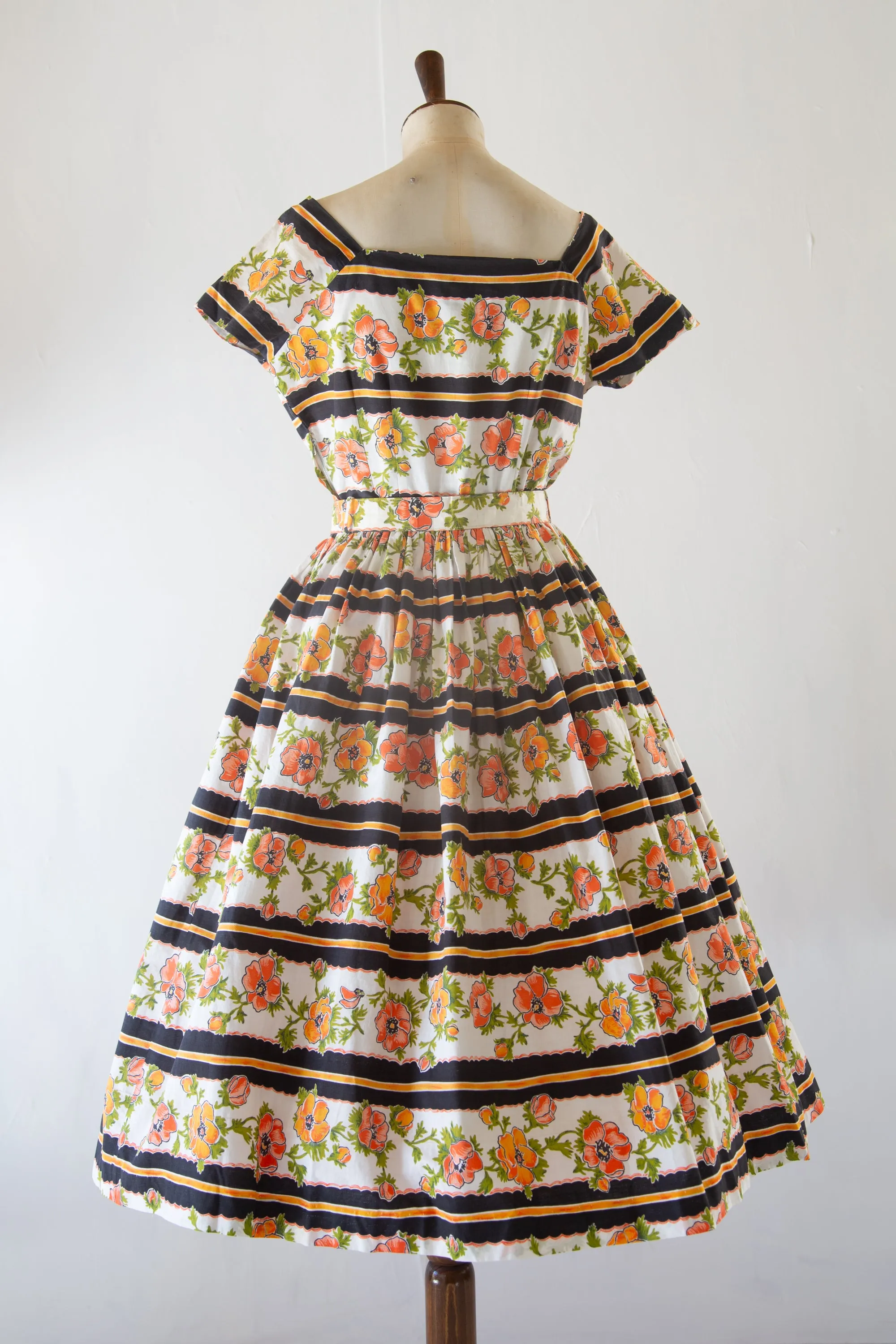 Vintage 1950s Poppy Print Cotton Picnic dress