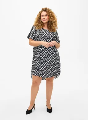 Zizzi Graphic Print Dress in Black